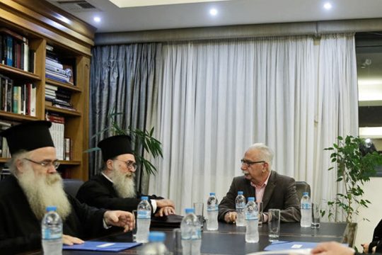Ναυαγεί ο διάλογος Πολιτείας-Εκκλησίας λόγω του μισθολογικού