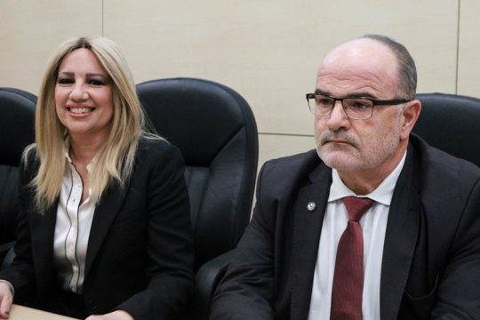 Προτάσεις για μικρομεσαίους, πυρά για «ισχυρούς»