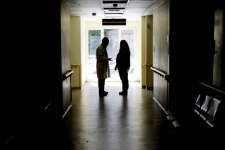ΕΙΝΑΠ: Απλήρωτοι παραμένουν οι επικουρικοί επιμελητές γιατροί