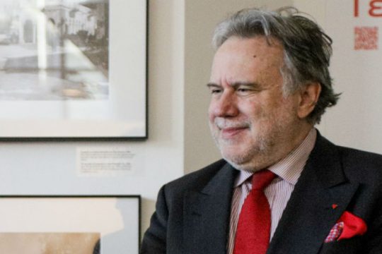 «Υποκριτικό μπαράζ παραπληροφόρησης για το ταξίδι Τσίπρα στα Σκόπια»