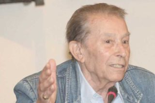 Βόσκουν βάρκες στο λιβάδι, χορταριάζει ο ουρανός
