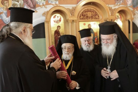 Εμμένουν στο μισθολογικό, απορρίπτουν τις συνταγματικές αλλαγές