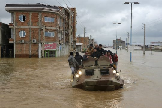 Περισσότεροι από 40 νεκροί λόγω πλημμυρών στο Ιράν