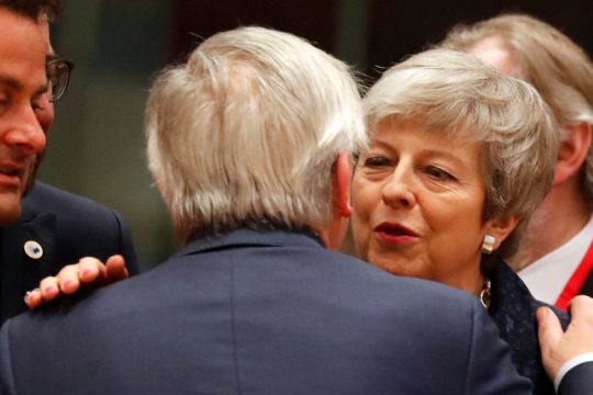 Διπλή αναβολή στο Brexit με άγνωστο φινάλε