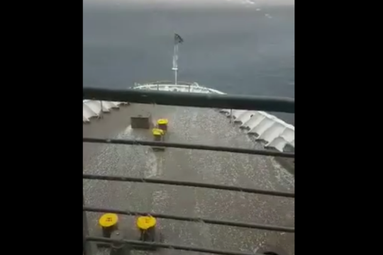 Υδροστόβιλος «χτύπησε» πλοίο στην Κυλλήνη
