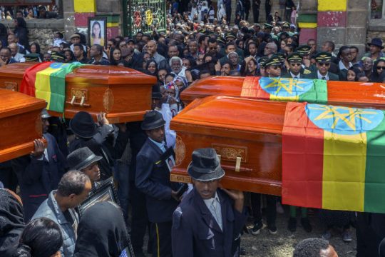 Χιλιάδες κόσμου στην τελετή για τα θύματα της τραγωδίας στην Αιθιοπία