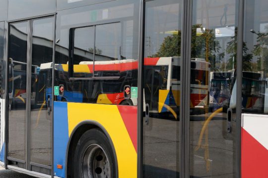Κοπέλα τραυματίστηκε από μπουκάλι σε λεωφορείο του ΟΑΣΘ