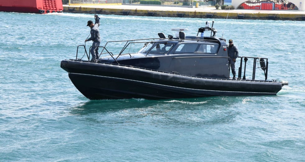 Ταχύπλοα σκάφη από την «Παπαστράτος» στο Λιμενικό