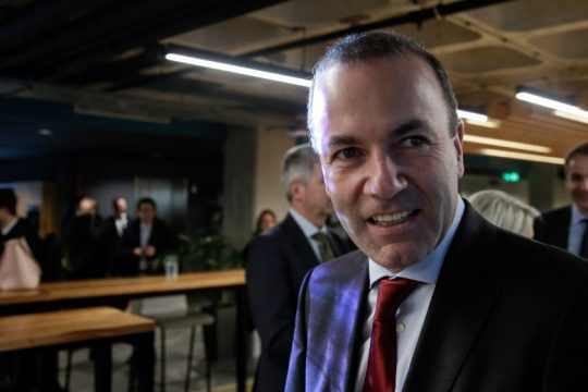 Ομοβροντία κατά Βέμπερ για τους Έλληνες της Μεγάλης Βρετανίας