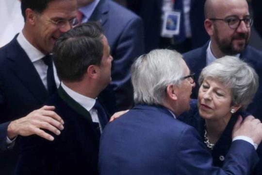 Βαβέλ σε Βρυξέλλες και Λονδίνο για το Brexit