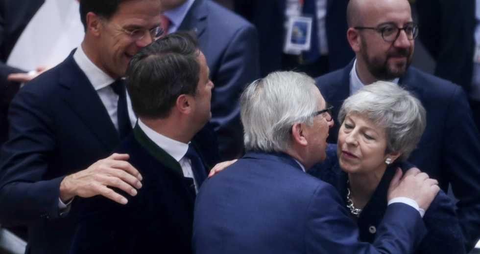 Βαβέλ σε Βρυξέλλες και Λονδίνο για το Brexit