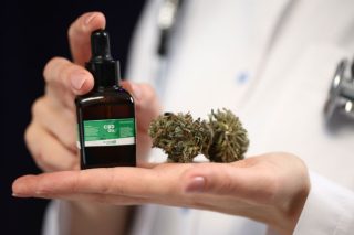 INCB: Αρνητικές συνέπειες από την έλλειψη νομικών ρυθμίσεων για την ιατρική κάνναβη