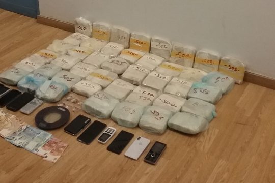 Σπείρα διακινούσε μεγάλες ποσότητες ηρωίνης και κοκαΐνης στην Αττική