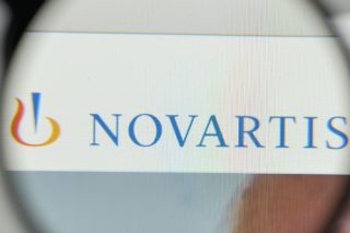 Bloomberg: Η Novartis αυτοελέγχθηκε και τα βρήκε όλα νόμιμα