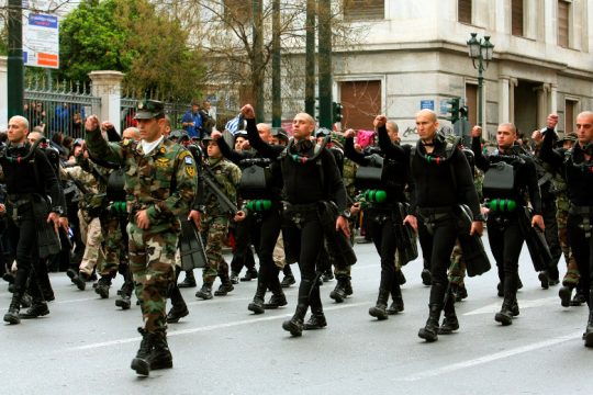 Λιμενικό: «Ναι» στα τραγούδια, «όχι» στα συνθήματα