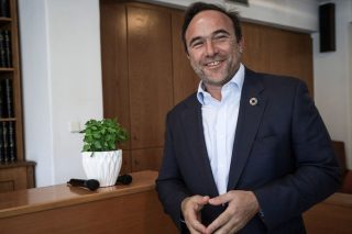 «Δεν επιλέγουμε ούτε τους γονείς, ούτε τους προγόνους μας, ούτε την τάξη μας»