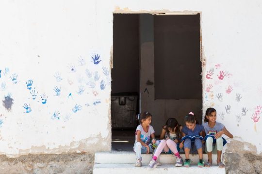 Εσείς με ρόπαλα και κράνη, εμείς με την αλληλεγγύη