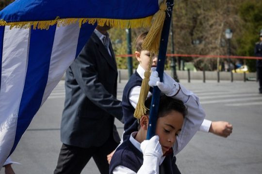 «Τύμπανα πολέμου» στις αυλές των σχολείων…