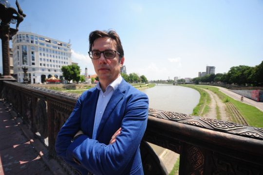 Ενας καθηγητής για πρόεδρος