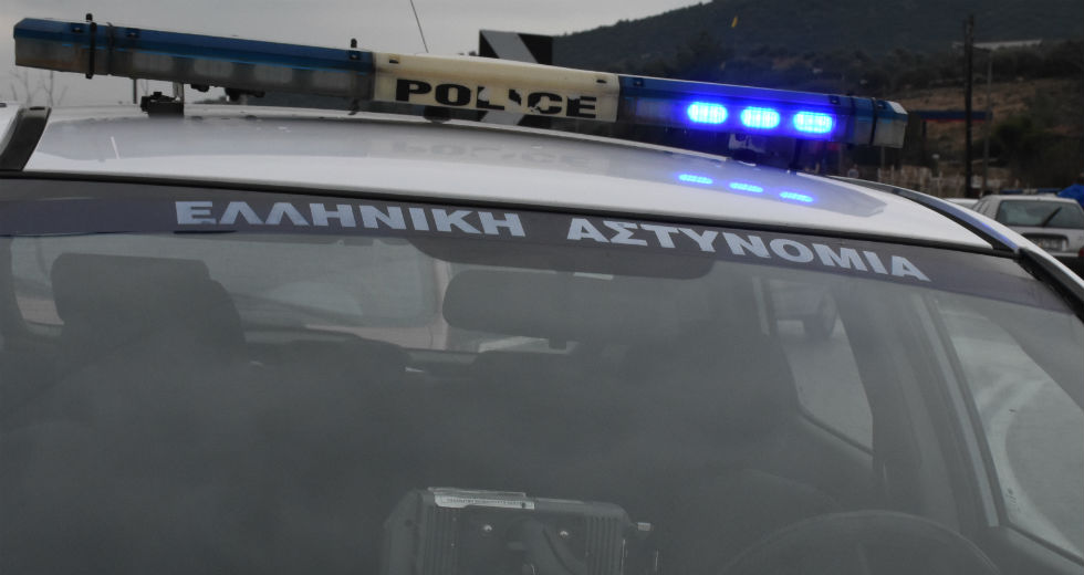 Δύο συλλήψεις στη Σαλαμίνα για επίθεση κατά μετανάστη