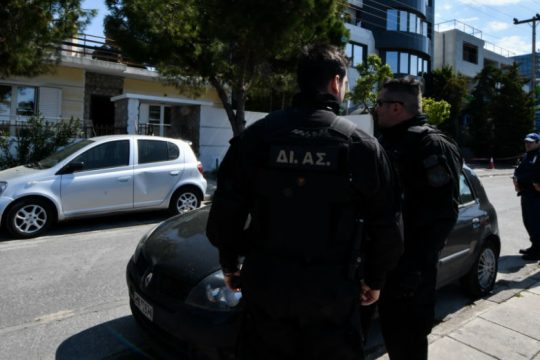 Άγνωστοι πέταξαν χειροβομβίδα στο ρωσικό προξενείο 