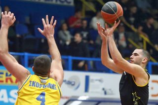 Ξύλο στο Περιστέρι και «διπλά» σωτηρίας