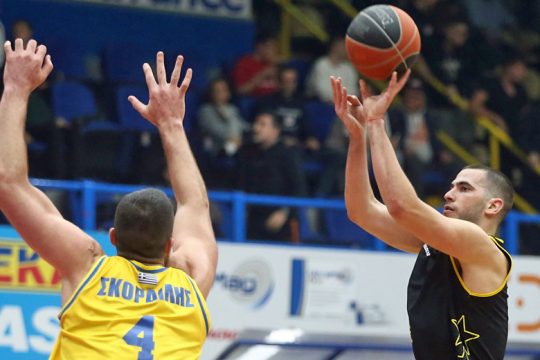 Ξύλο στο Περιστέρι και «διπλά» σωτηρίας