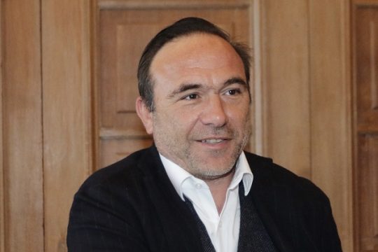 Ο Κόκκαλης και το πολιτικό σύστημα