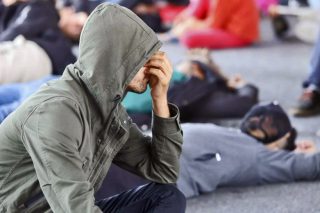 Τα έκτροπα στα Βίλια είχαν συνέχεια στο δημοτικό συμβούλιο Μάνδρας-Ειδυλλίας