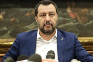 Ο Σαλβίνι… έδειξε τα δόντια του σε 49 θαλασσοδαρμένους μετανάστες