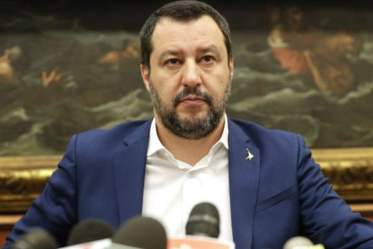 Ο Σαλβίνι… έδειξε τα δόντια του σε 49 θαλασσοδαρμένους μετανάστες