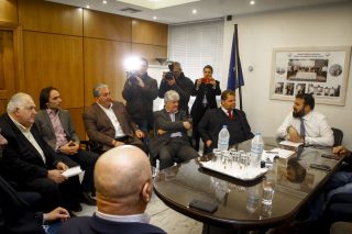 «Πακέτο» αναδιάρθρωση και τηλεοπτικά συμβόλαια