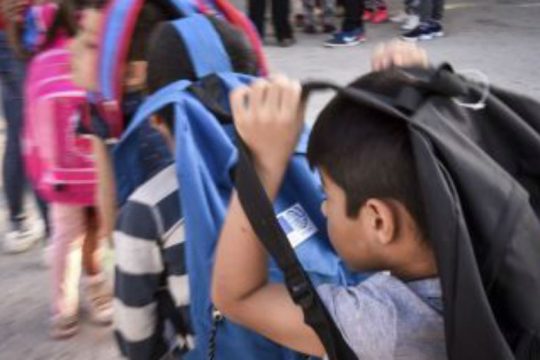 Γονείς στα Γρεβενά αντιδρούν στη φοίτηση προσφυγόπουλων στο σχολείο