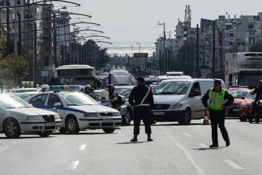 Μποτιλιάρισμα στη Λ. Συγγρού λόγω αστάθειας πινακίδας