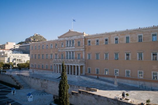 Το Σύνταγμα των πολλών και το Σύνταγμα των λίγων