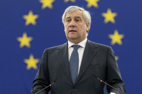 Κατακραυγή για το «ξέπλυμα» Ταγιάνι στον Μουσολίνι 
