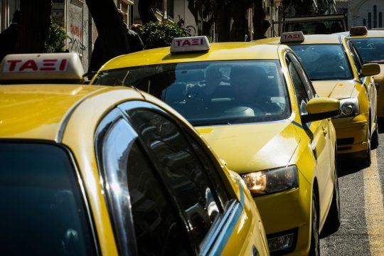 Συλλήψεις 10 οδηγών ταξί για παράνομες δραστηριότητες