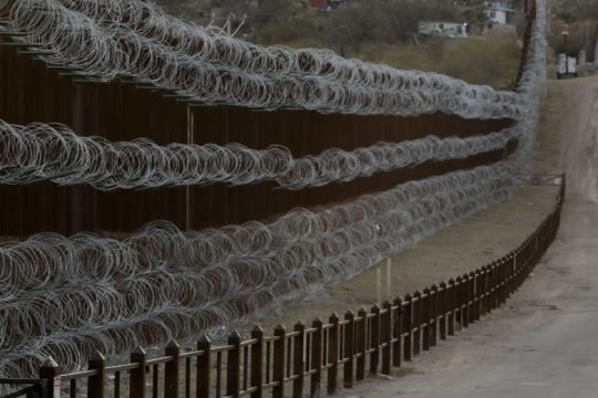Εκταμίευση 1 δισ. από το Πεντάγωνο για το τείχος του Τραμπ