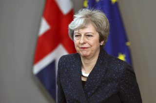Η Μέι εξαναγκάστηκε να ζητήσει παράταση
