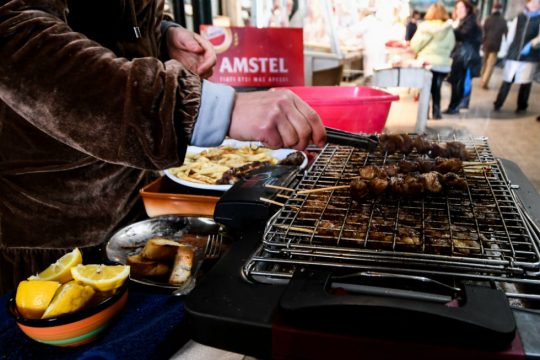 Η εύθυμη ατμόσφαιρα της Τσικνοπέμπτης