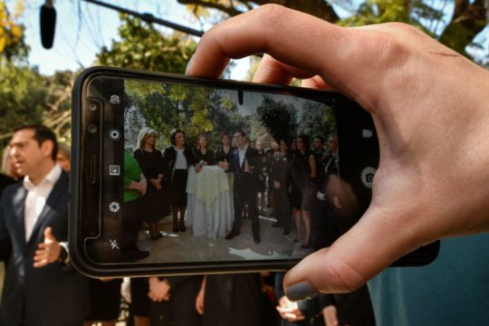 Άγρια κόντρα στη σκιά της παραίτησης Λοΐζου