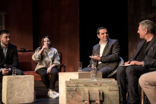 «Οι νέοι πρέπει να ψηφίσουν»
