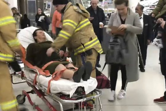 Τρόμος στον αέρα για 326 επιβάτες