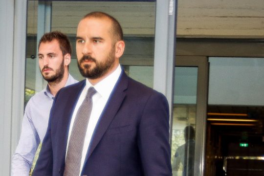 «Στις εκλογές θα συγκρουστούν δύο κόσμοι»