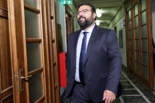 Αναδιαρθρώσεις…
