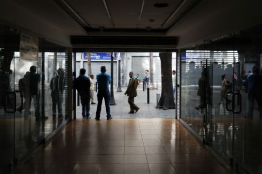 Διαδηλώσεις… χωρίς ρεύμα