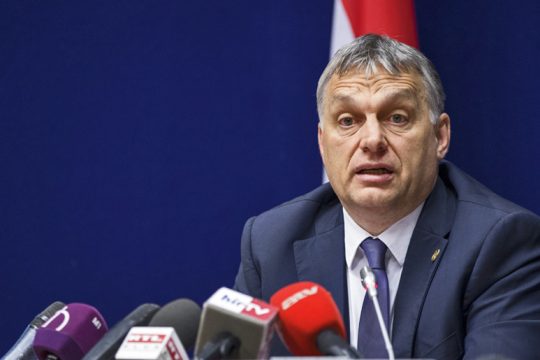 Χάδι αντί για χαστούκι στον προκλητικό Ούγγρο πρωθυπουργό