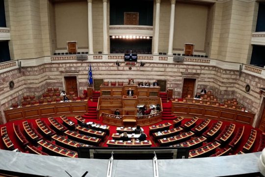 Στη Βουλή το πολυνομοσχέδιο με τις προσλήψεις στους ΟΤΑ