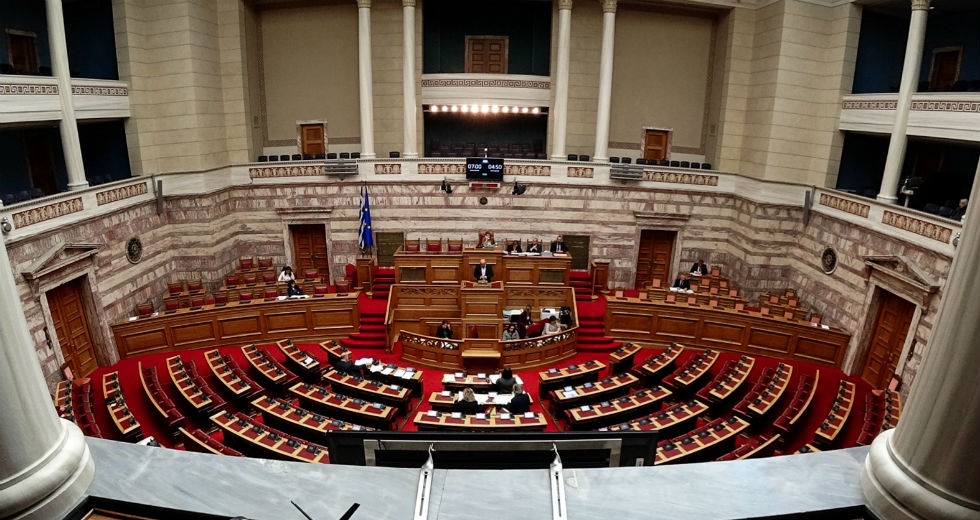 Στη Βουλή το πολυνομοσχέδιο με τις προσλήψεις στους ΟΤΑ