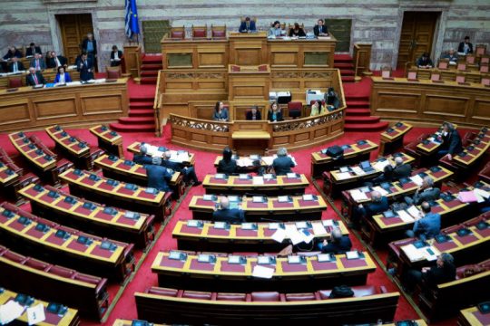 «Ναι» επί της αρχής στο νομοσχέδιο για ισότητα των φύλων και απονομή ιθαγένειας